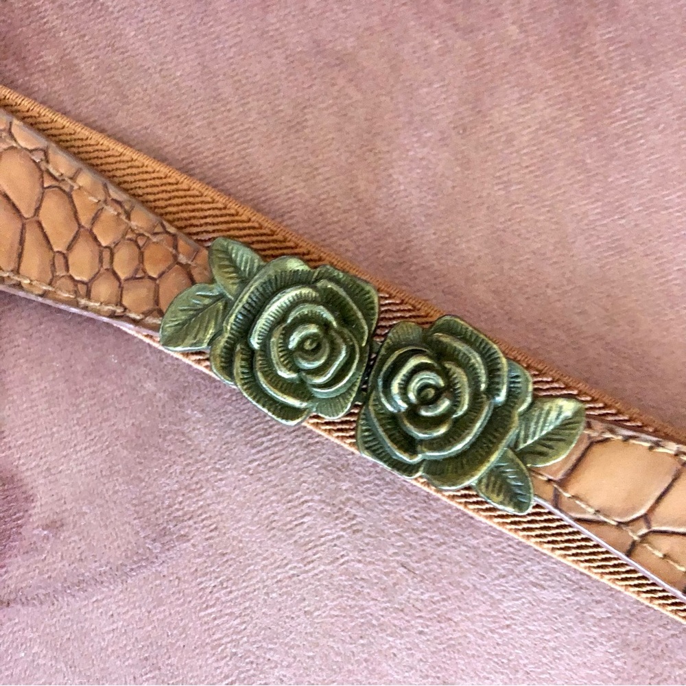 ModCloth Rose Interlocking Belt